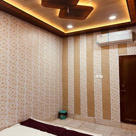 Hotel Raju Homestay Ayodhya 150 Meters From Shree Ram Janmbhoomi Temple 200 Meters From Ayodhya Dham Railway Station Esterno foto