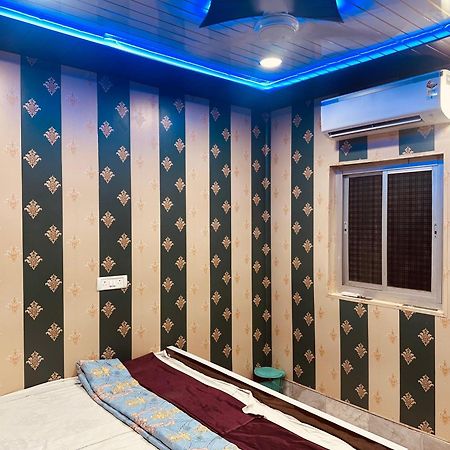 Hotel Raju Homestay Ayodhya 150 Meters From Shree Ram Janmbhoomi Temple 200 Meters From Ayodhya Dham Railway Station Esterno foto