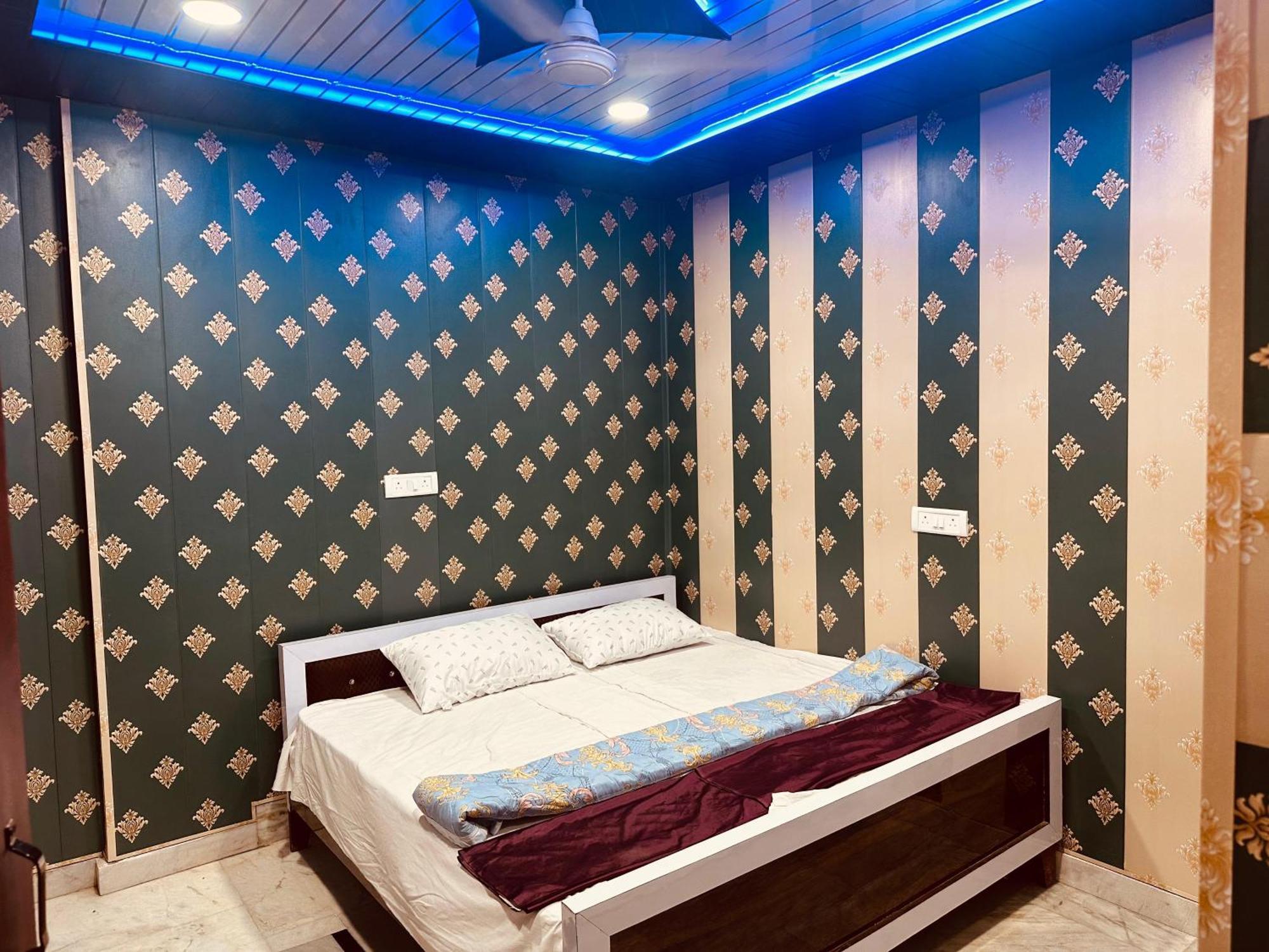Hotel Raju Homestay Ayodhya 150 Meters From Shree Ram Janmbhoomi Temple 200 Meters From Ayodhya Dham Railway Station Esterno foto