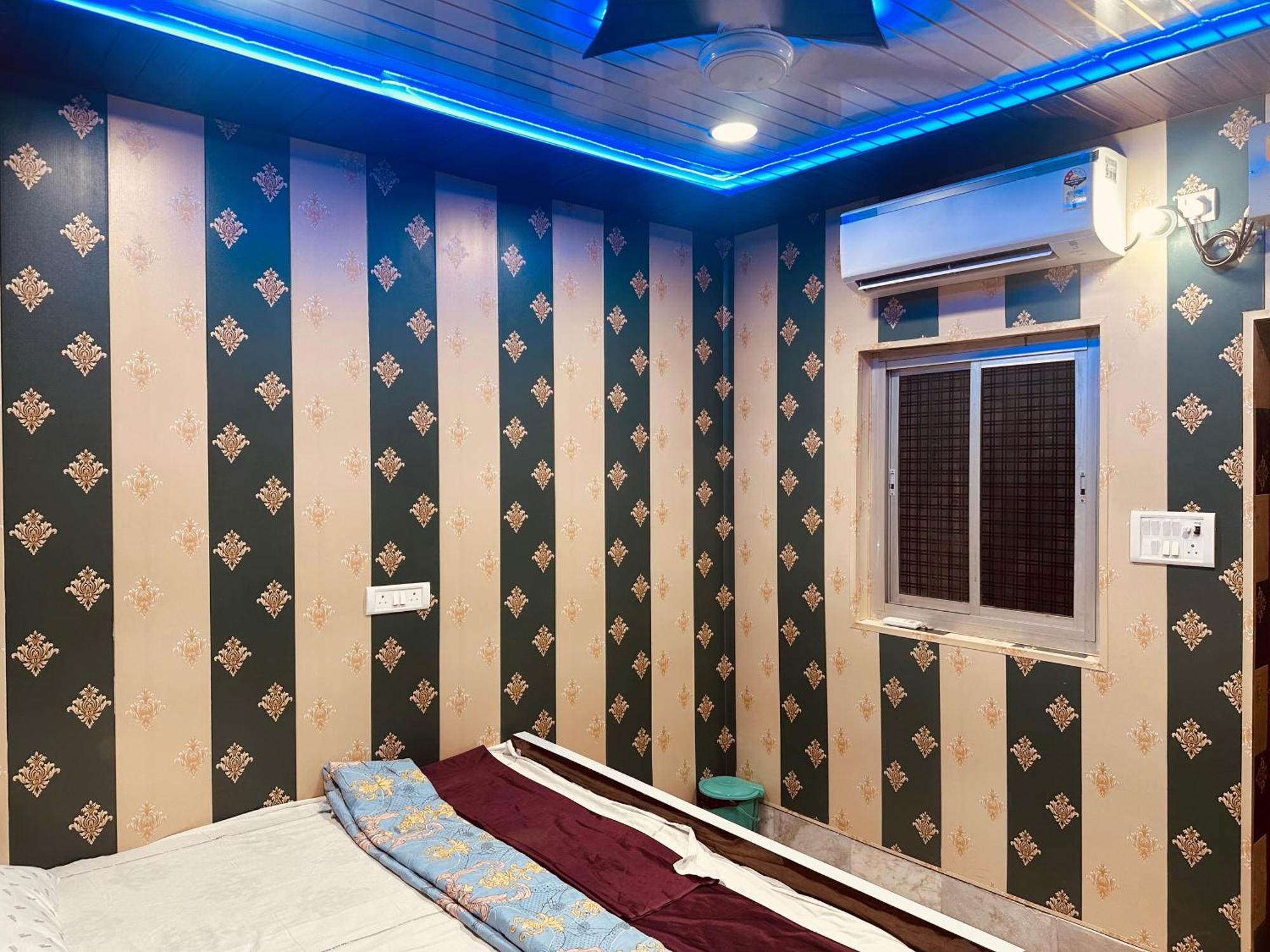 Hotel Raju Homestay Ayodhya 150 Meters From Shree Ram Janmbhoomi Temple 200 Meters From Ayodhya Dham Railway Station Esterno foto