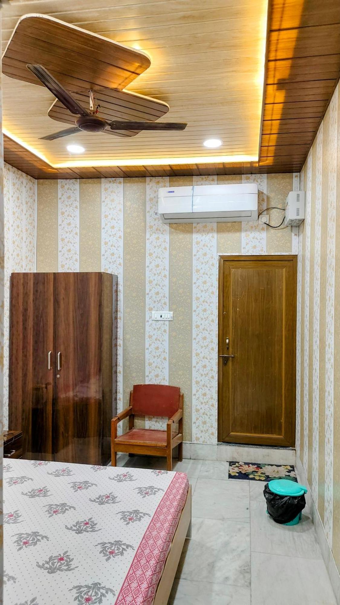 Hotel Raju Homestay Ayodhya 150 Meters From Shree Ram Janmbhoomi Temple 200 Meters From Ayodhya Dham Railway Station Esterno foto
