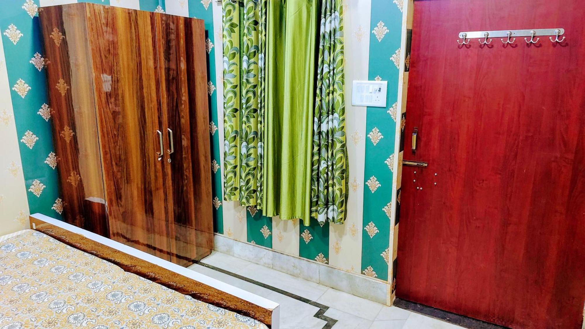 Hotel Raju Homestay Ayodhya 150 Meters From Shree Ram Janmbhoomi Temple 200 Meters From Ayodhya Dham Railway Station Esterno foto