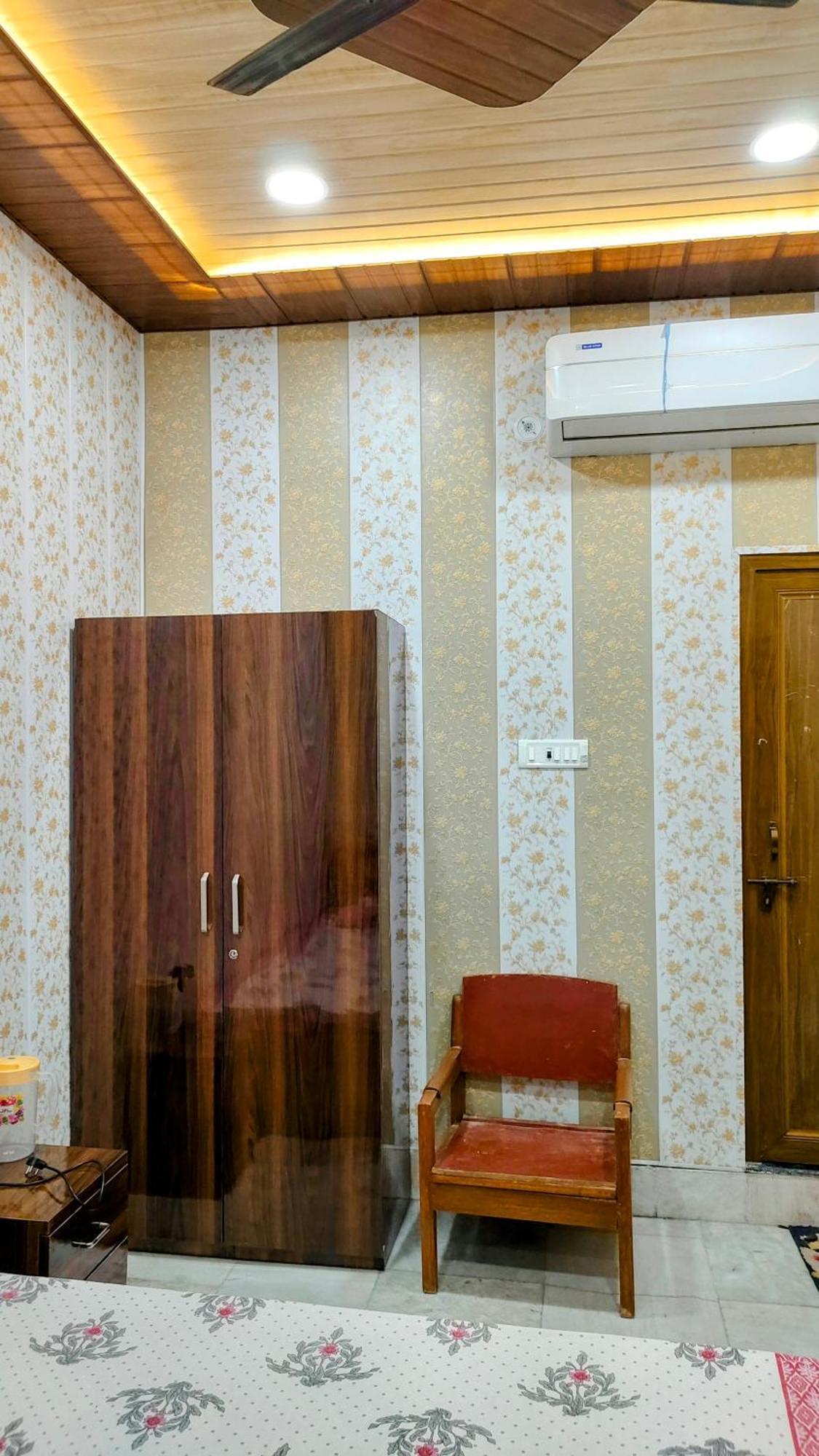 Hotel Raju Homestay Ayodhya 150 Meters From Shree Ram Janmbhoomi Temple 200 Meters From Ayodhya Dham Railway Station Esterno foto