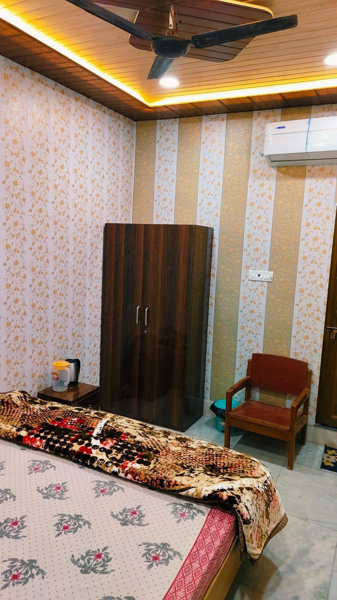Hotel Raju Homestay Ayodhya 150 Meters From Shree Ram Janmbhoomi Temple 200 Meters From Ayodhya Dham Railway Station Esterno foto