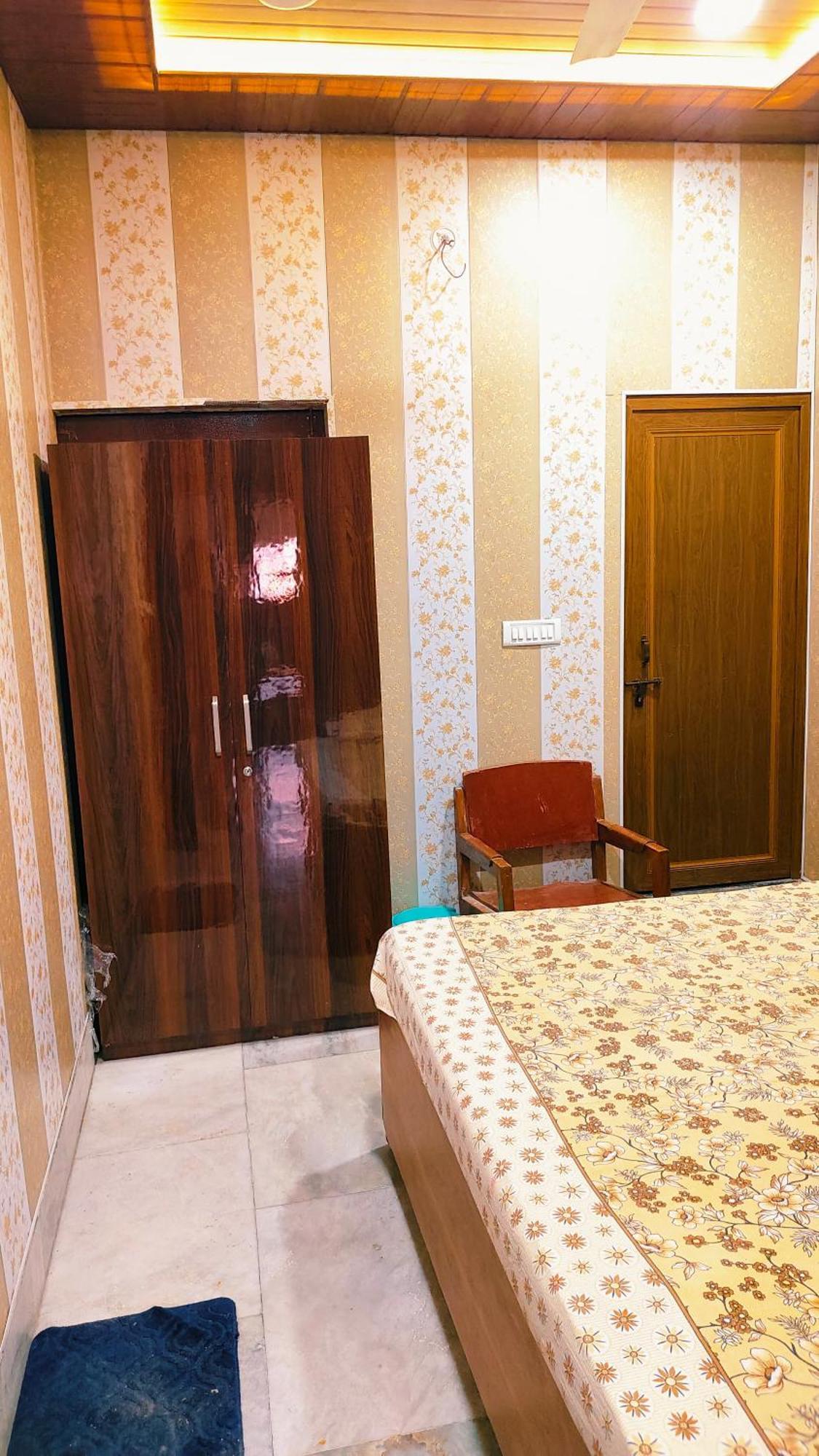 Hotel Raju Homestay Ayodhya 150 Meters From Shree Ram Janmbhoomi Temple 200 Meters From Ayodhya Dham Railway Station Esterno foto