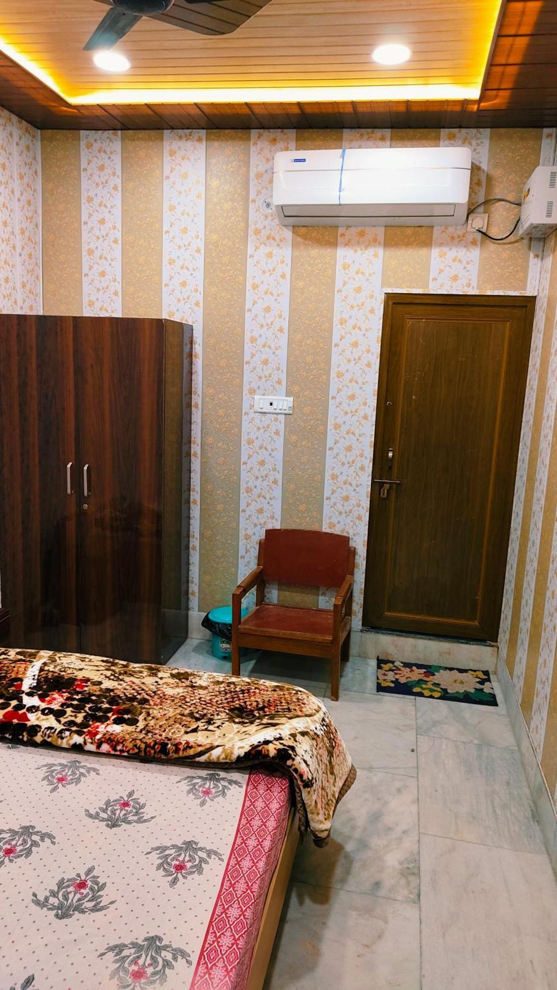 Hotel Raju Homestay Ayodhya 150 Meters From Shree Ram Janmbhoomi Temple 200 Meters From Ayodhya Dham Railway Station Esterno foto