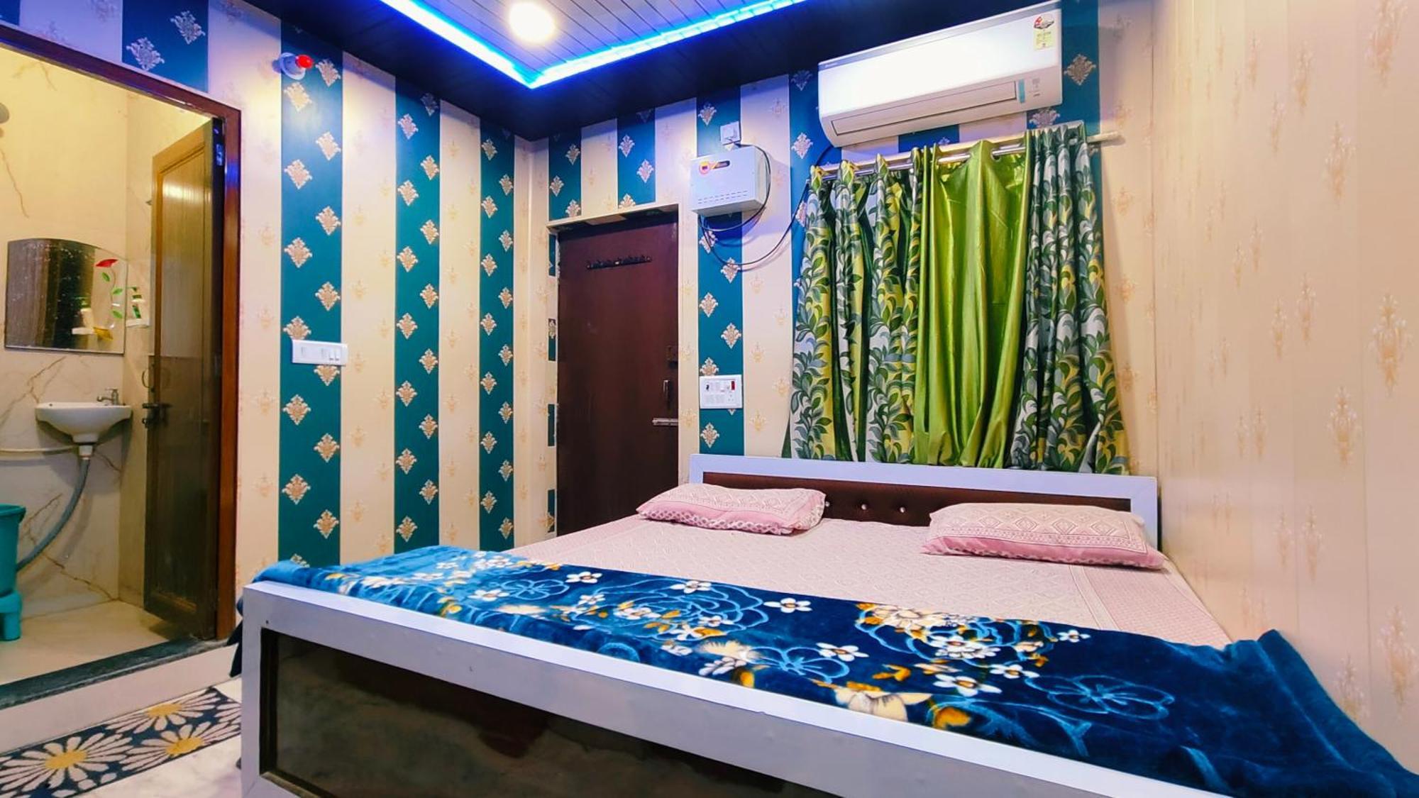 Hotel Raju Homestay Ayodhya 150 Meters From Shree Ram Janmbhoomi Temple 200 Meters From Ayodhya Dham Railway Station Esterno foto