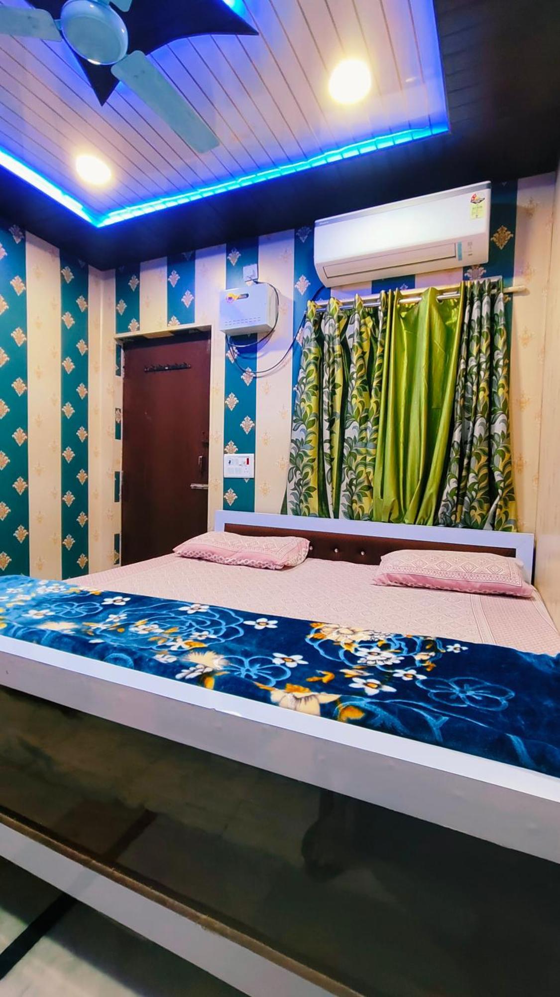 Hotel Raju Homestay Ayodhya 150 Meters From Shree Ram Janmbhoomi Temple 200 Meters From Ayodhya Dham Railway Station Esterno foto